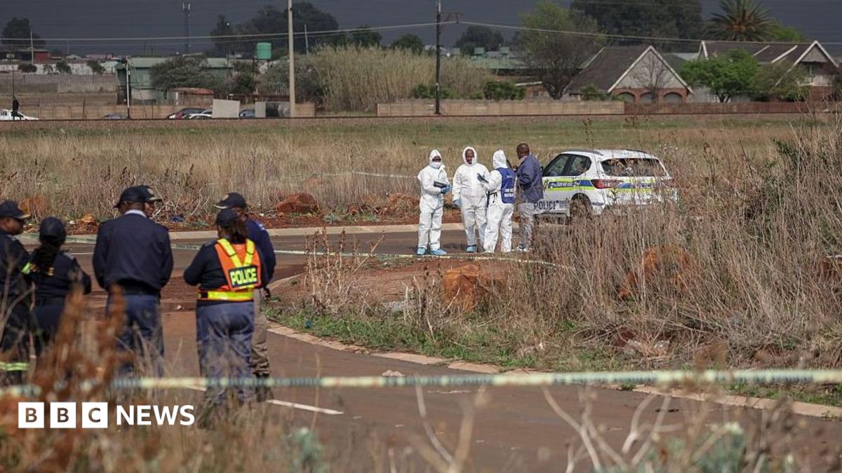 القبض على ثلاثة أفراد في قضية قتل امرأة في داون بارك بإكورهوليني بجنوب أفريقيا