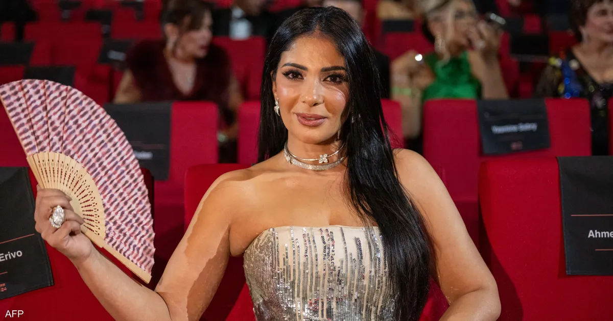 منى زكي تكشف الحقيقة بعد شائعات الحجز على أموالها