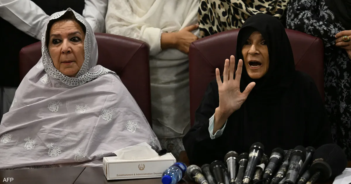 باكستان: شقيقات عمران خان في السجن بعد احتجازهن!