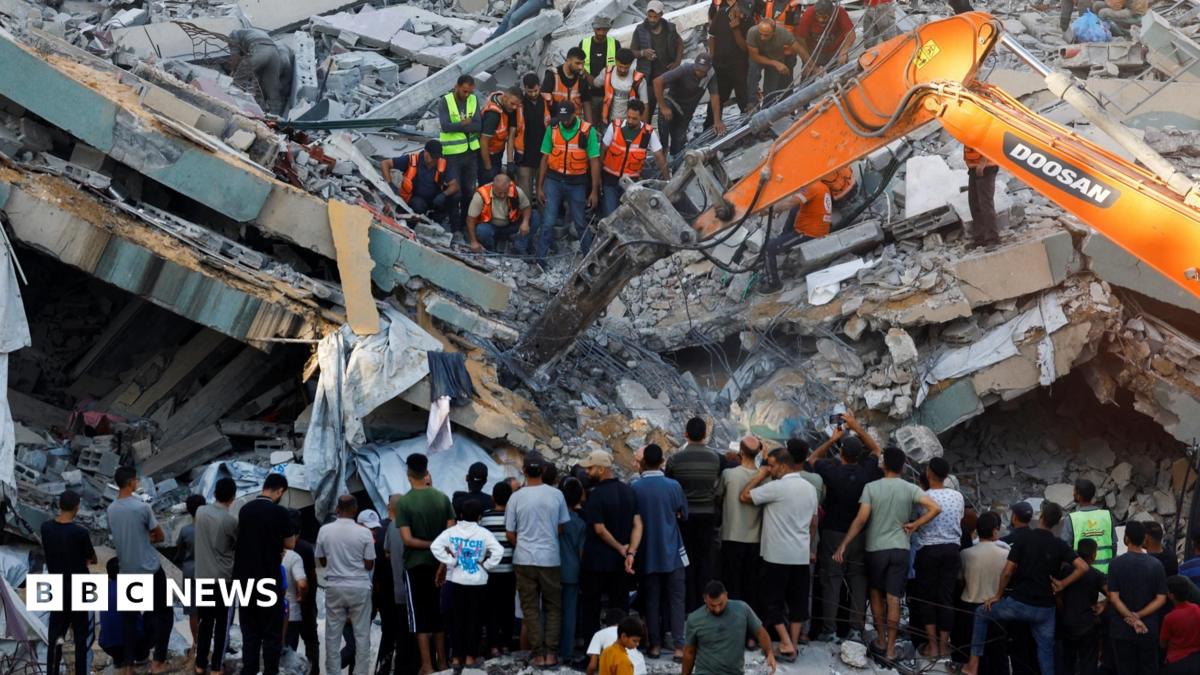 انهيار مبنى متضرر في غزة يسفر عن مقتل 12 شخصاً على الأقل