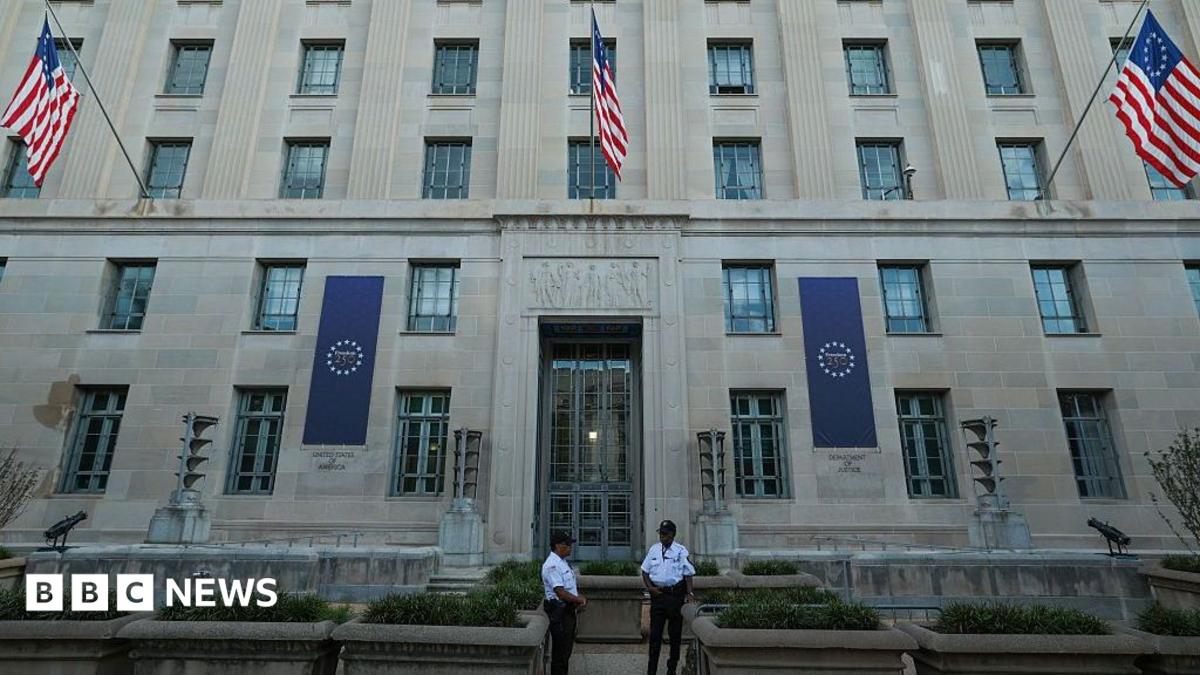 إبعاد امرأة أفغانية من الولايات المتحدة في أول تطبيق لقانون "الإرهابي الأجنبي"