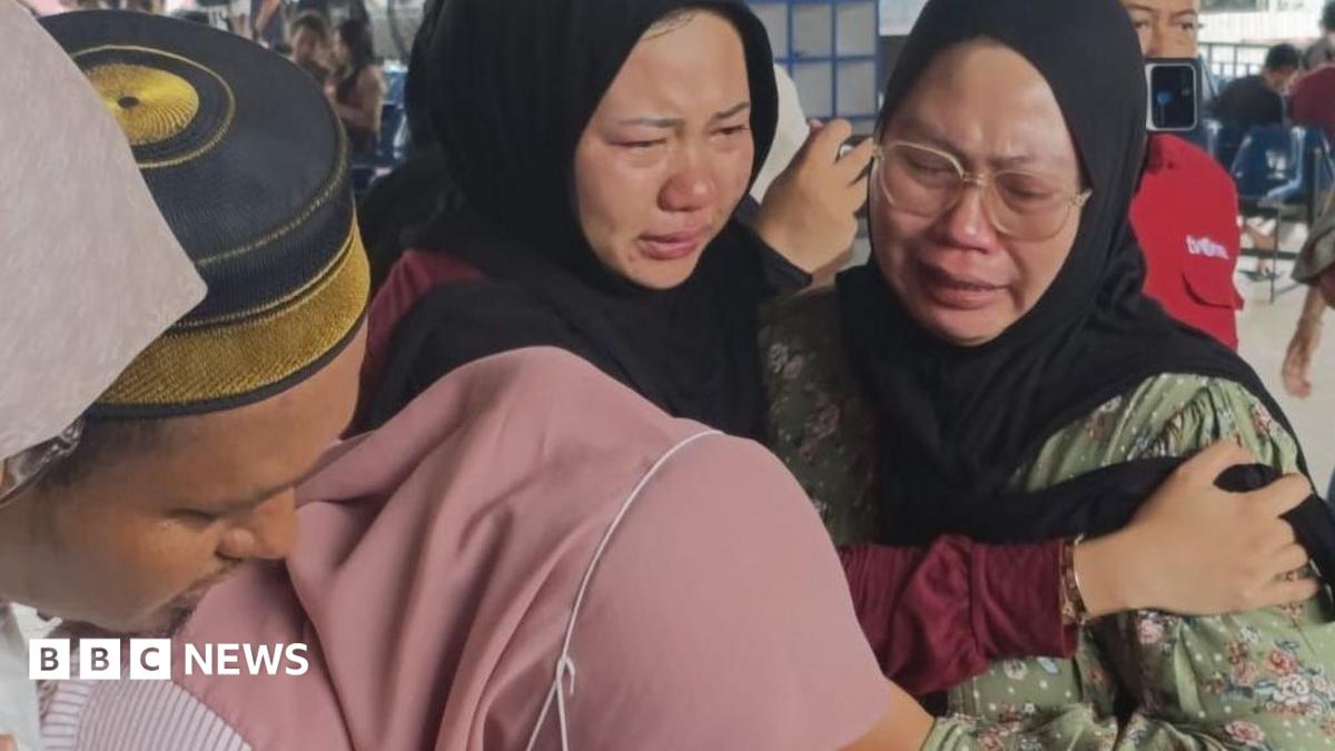 غرق عبارة إندونيسية في بحر جاوة: 6 قتلى و97 ناجياً من الحادث المدمر