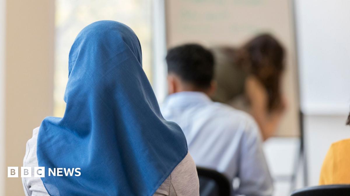 النمسا تُنفّذ حظر الحجاب الإسلامي مع عودة الأطفال دون 14 عامًا إلى المدارس
